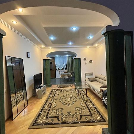 Apartment On Sanapiro 트빌리시 외부 사진